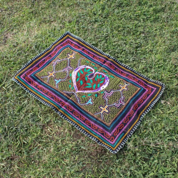 Heart-Shaped Snake Pattern Embroidery